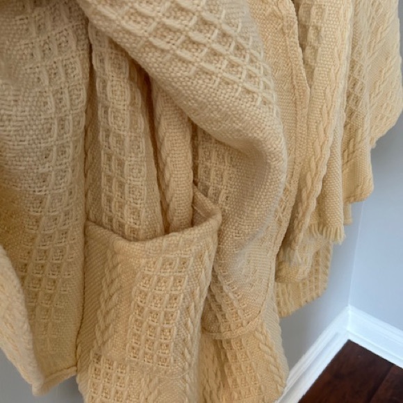 BRANIGAN WEAVERS HEAVY WOOL CAPE WITH HIDDEN POCKETS AND ATTACHED SCARF - Picture 2 of 6